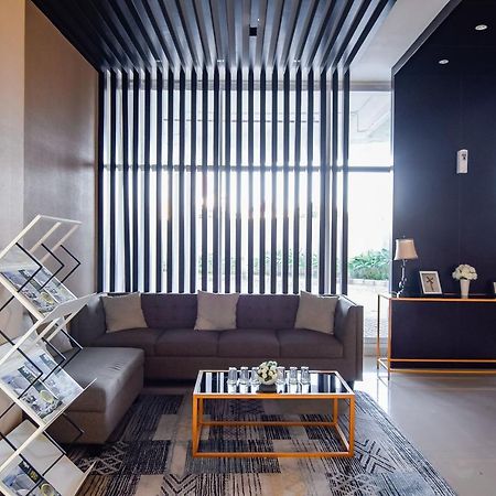 Collection O 15 Taman Melati Merr Surabaya Exterior foto