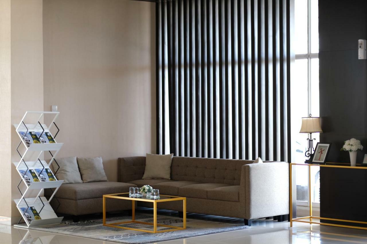 Collection O 15 Taman Melati Merr Surabaya Exterior foto