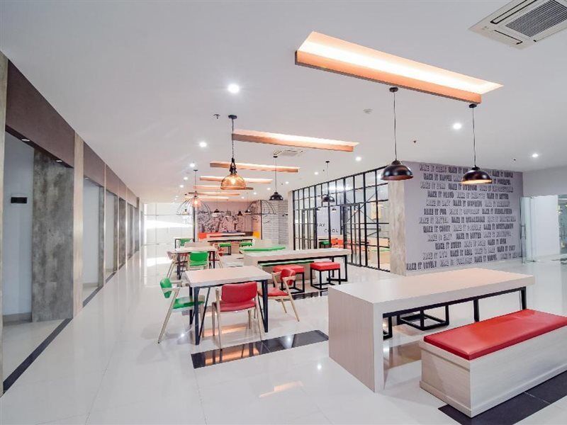 Collection O 15 Taman Melati Merr Surabaya Exterior foto